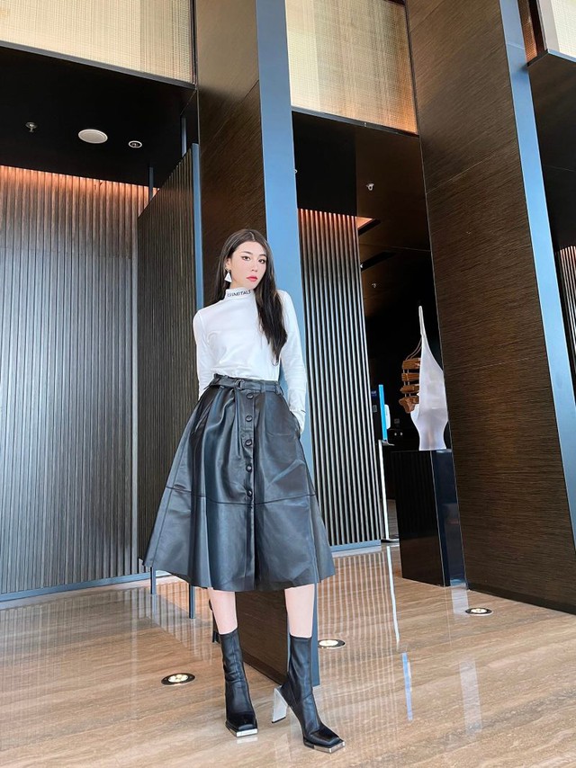 Nâng cấp tủ đồ với phong cách tối giản thanh lịch cho những ngày se lạnh- Ảnh 3. Nâng cấp tủ đồ với phong cách tối giản thanh lịch cho những ngày se lạnh- Ảnh 3.