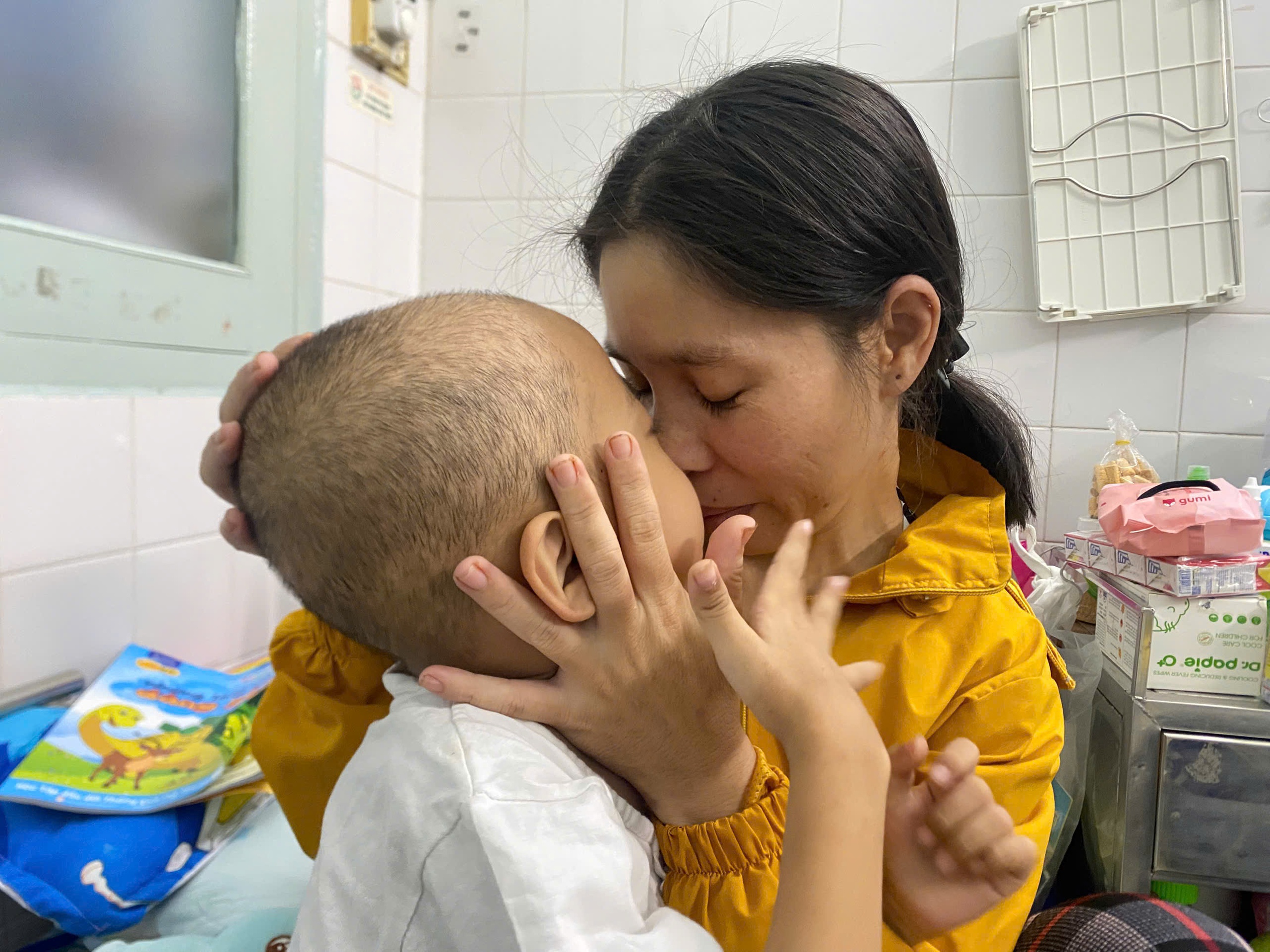 Con muốn sống: Vét 7 triệu đồng tiền cưới, người mẹ nghèo cứu con ung thư máu- Ảnh 3.