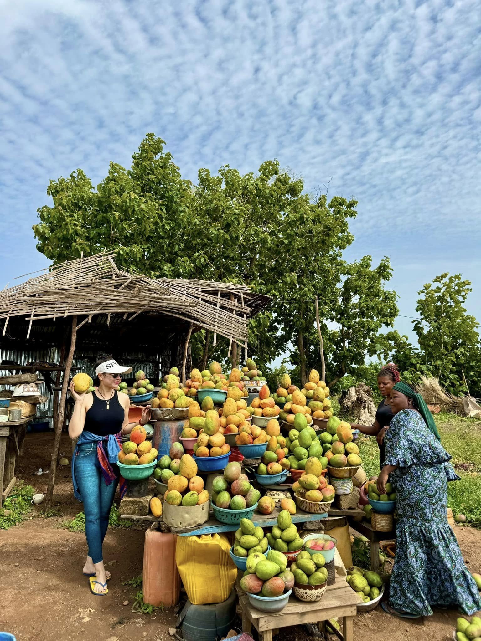 Nghỉ hưu sớm, người phụ nữ Hà Nội du lịch 80 quốc gia, kể chuyện 'rắc rối nhất' - 8