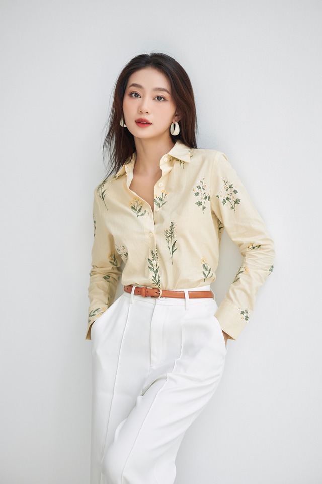 Cách diện áo sơ mi trơn, sơ mi họa tiết đặc sắc hơn thường ngày- Ảnh 3. Cách diện áo sơ mi trơn, sơ mi họa tiết đặc sắc hơn thường ngày- Ảnh 3.