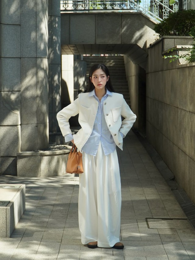 Cách diện áo sơ mi trơn, sơ mi họa tiết đặc sắc hơn thường ngày- Ảnh 8. Cách diện áo sơ mi trơn, sơ mi họa tiết đặc sắc hơn thường ngày- Ảnh 8.