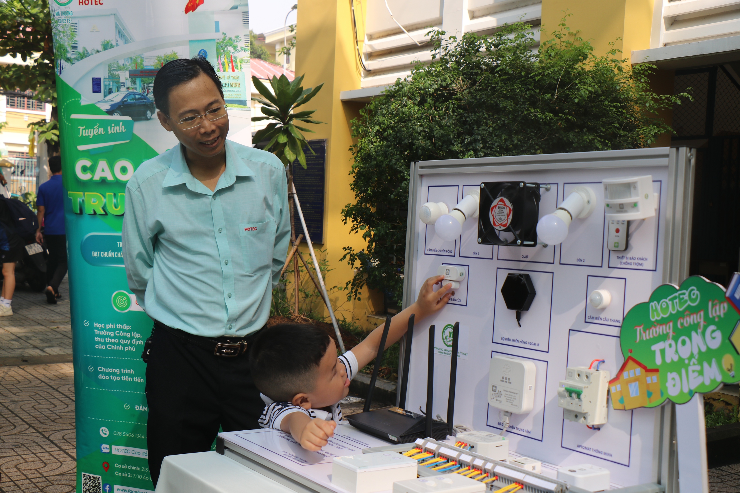 TP.HCM: Ông Lê Quốc Phong dự ngày hội đại đoàn kết tại phường Bình Phú- Ảnh 4.