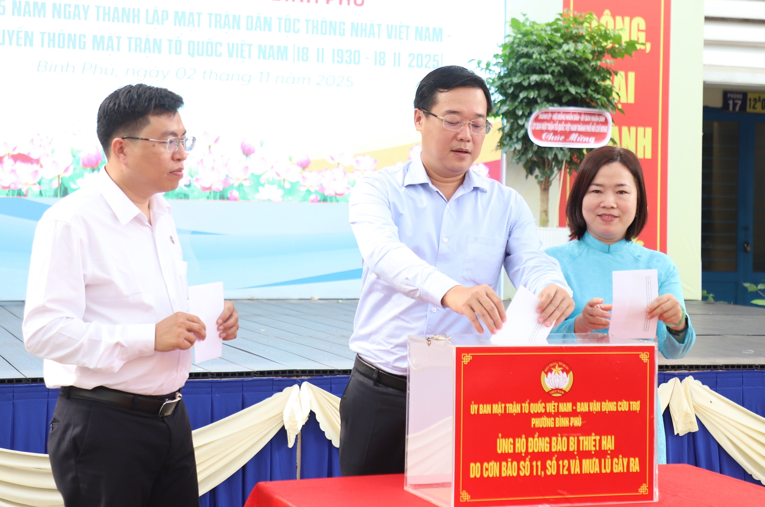 Phó Bí thư Thường trực Thành ủy TP HCM dự Ngày hội Đại đoàn kết phường Bình Phú - Ảnh 2.