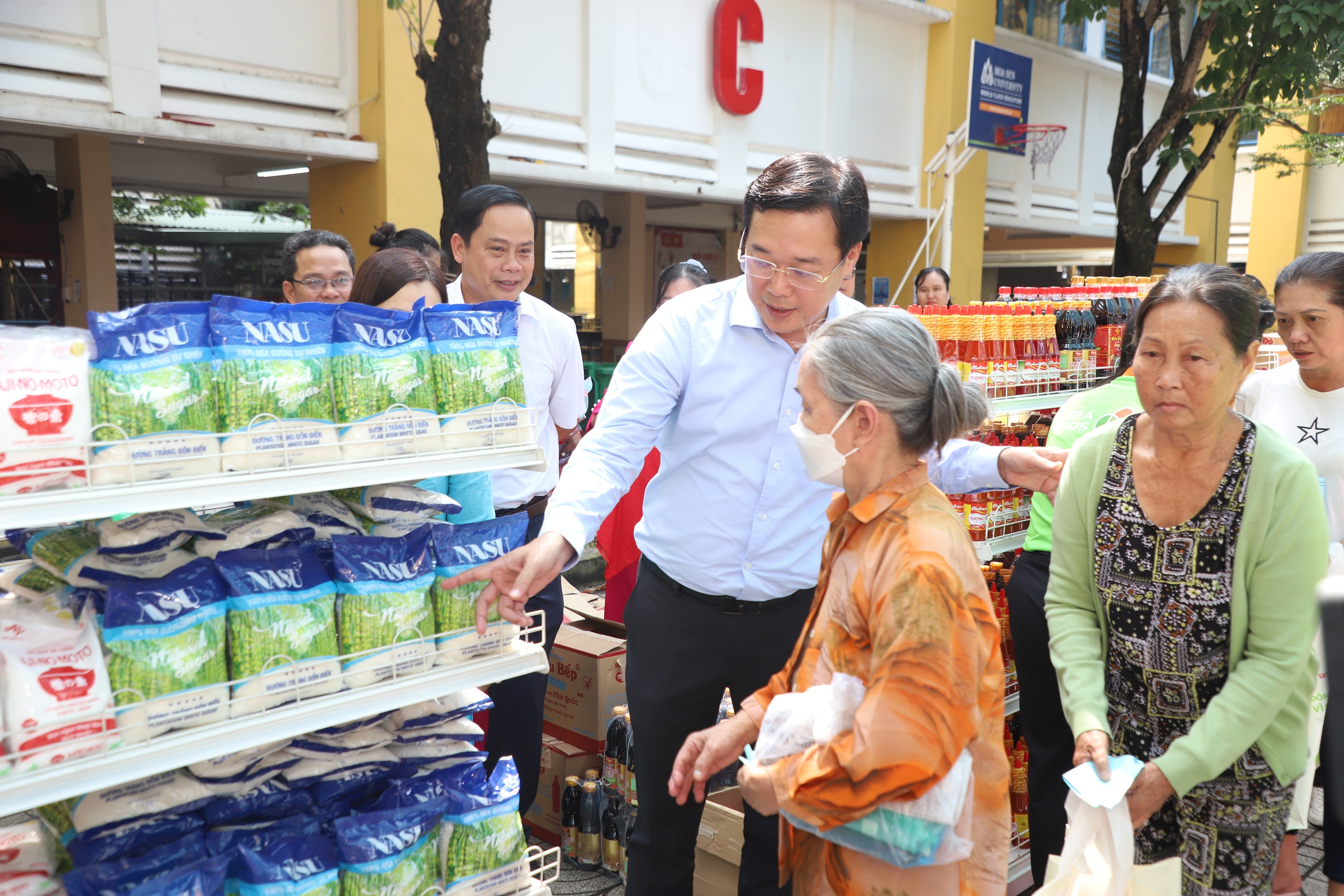 Phó Bí thư Thường trực Thành ủy TP HCM dự Ngày hội Đại đoàn kết phường Bình Phú - Ảnh 8.