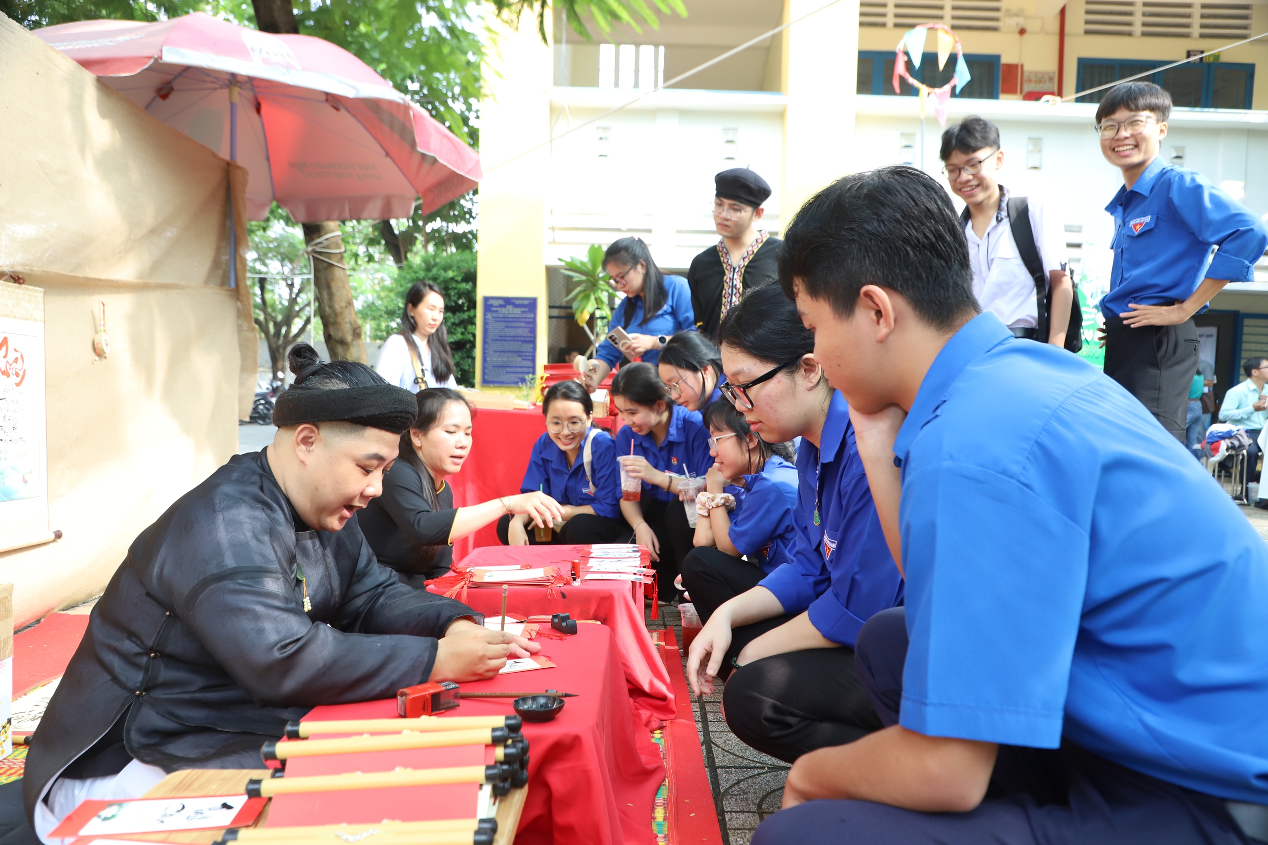 Phó Bí thư Thường trực Thành ủy TP HCM dự Ngày hội Đại đoàn kết phường Bình Phú - Ảnh 12.