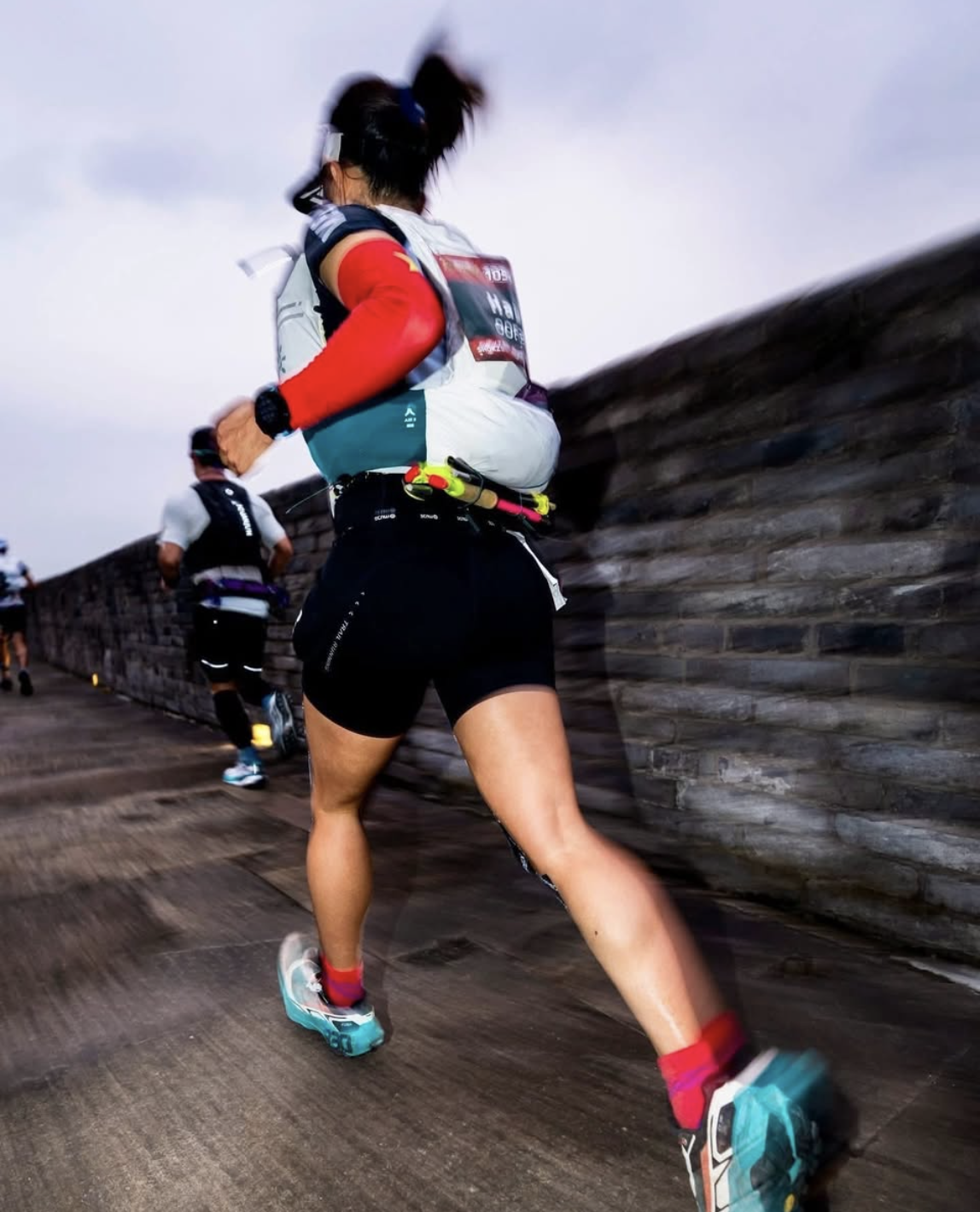 Hà Thị Hậu vô địch đường chạy trail 105 km tại Trung Quốc - Ảnh 2.