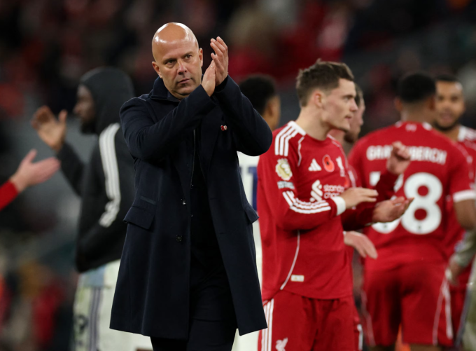 HLV Arne Slot mừng chiến thắng sau trận. Ảnh: Reuters