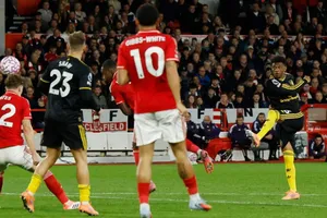 MU đứt mạch thắng, Arsenal giữ vững ngôi đầu Premier League