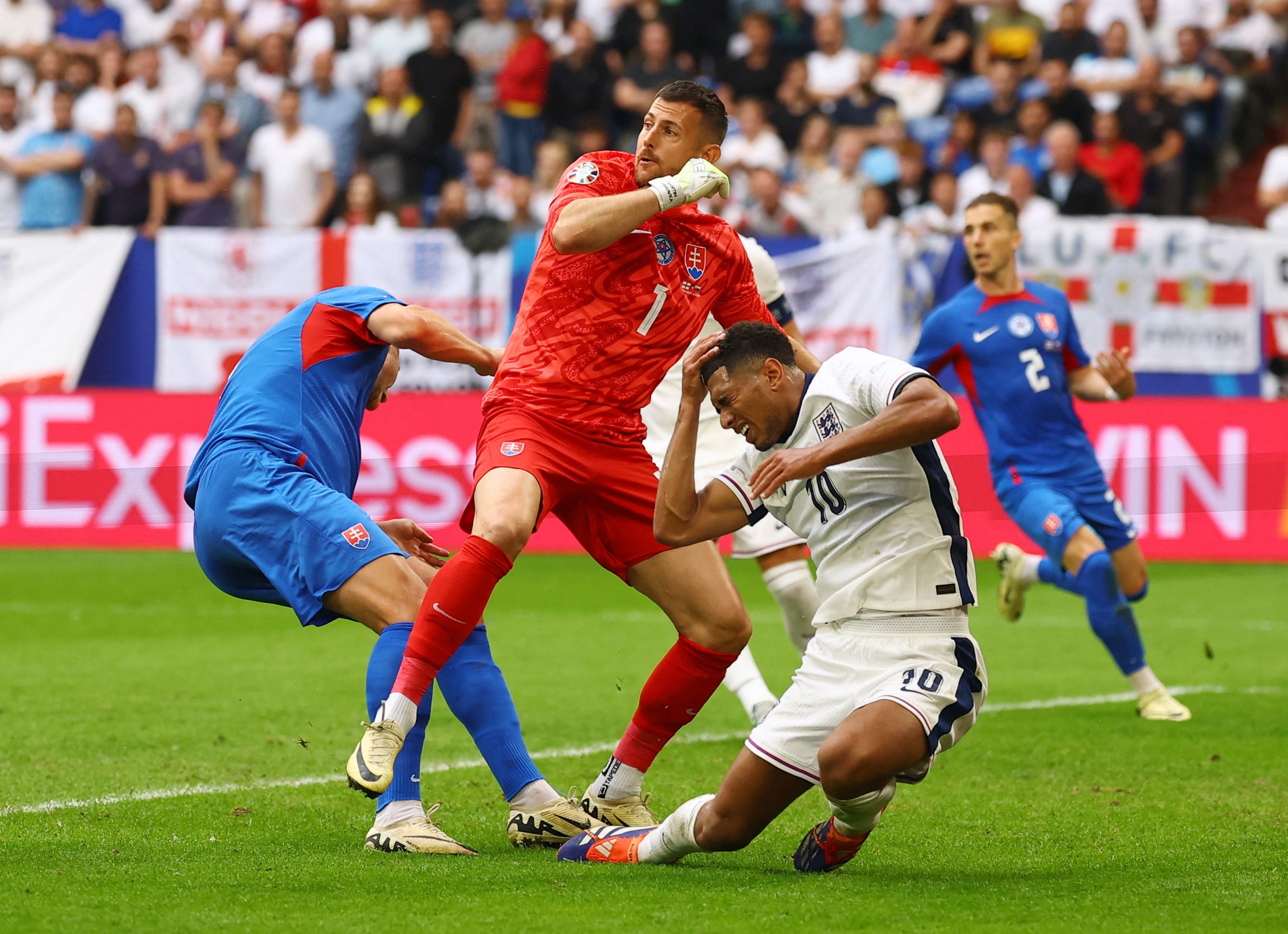 Euro 2024: Bellingham nhận mưa lời khen sau siêu phẩm cứu rỗi bóng đá Anh- Ảnh 3. Euro 2024: Bellingham nhận mưa lời khen sau siêu phẩm cứu rỗi bóng đá Anh- Ảnh 3.