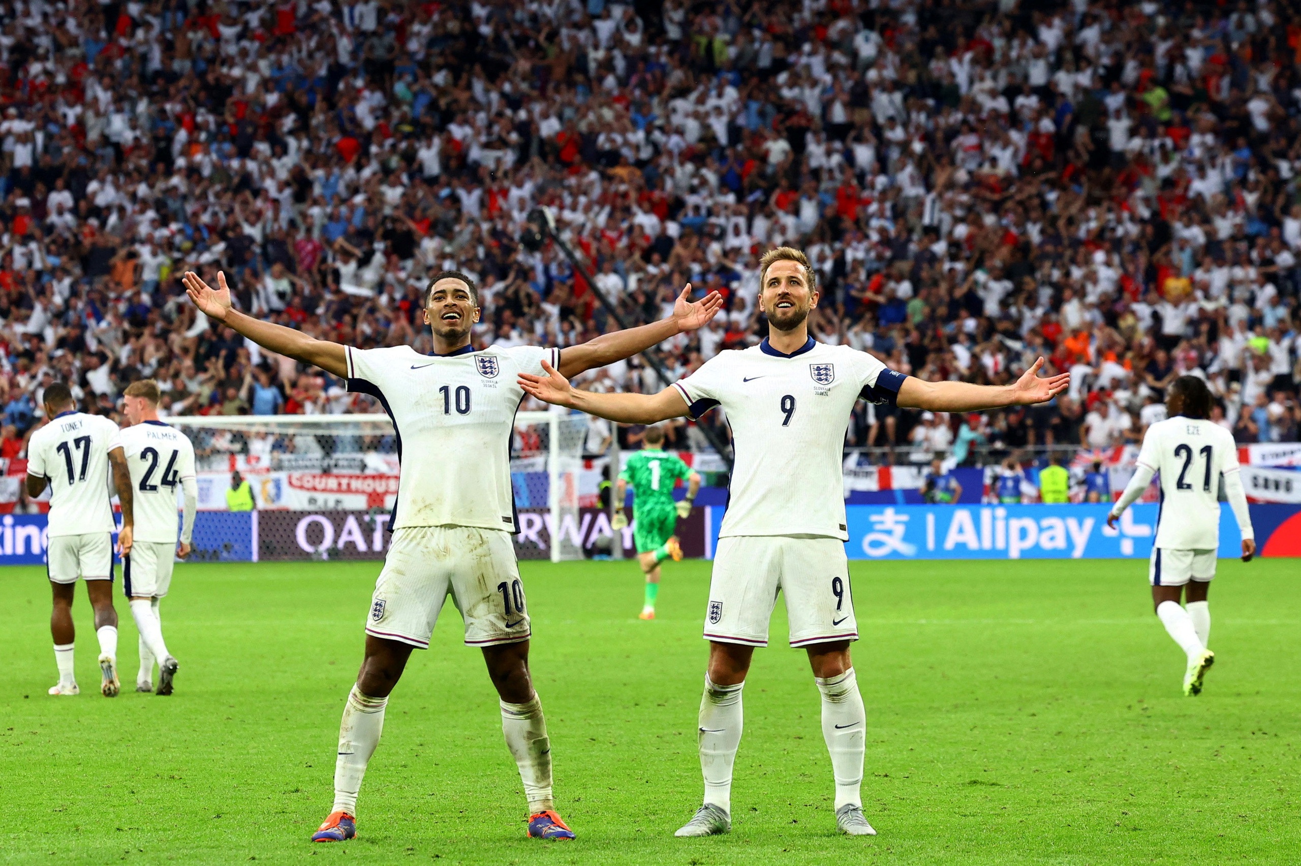 Euro 2024: Bellingham nhận mưa lời khen sau siêu phẩm cứu rỗi bóng đá Anh- Ảnh 5. Euro 2024: Bellingham nhận mưa lời khen sau siêu phẩm cứu rỗi bóng đá Anh- Ảnh 5.