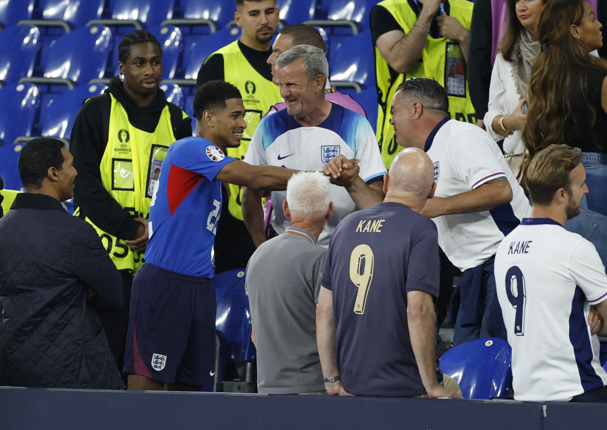 Euro 2024: Bellingham nhận mưa lời khen sau siêu phẩm cứu rỗi bóng đá Anh- Ảnh 7. Euro 2024: Bellingham nhận mưa lời khen sau siêu phẩm cứu rỗi bóng đá Anh- Ảnh 7.