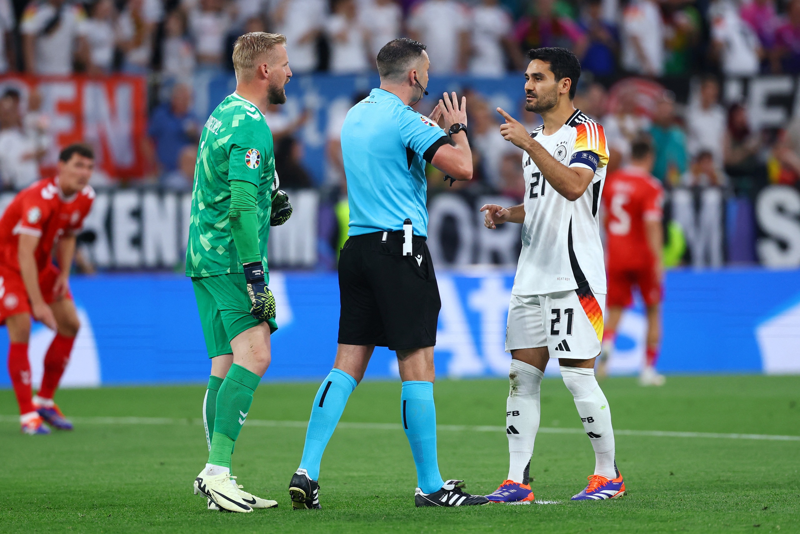 Lạ lùng Đức thắng Đan Mạch, hai HLV cùng chỉ trích VAR- Ảnh 8. Lạ lùng Đức thắng Đan Mạch, hai HLV cùng chỉ trích VAR- Ảnh 8.