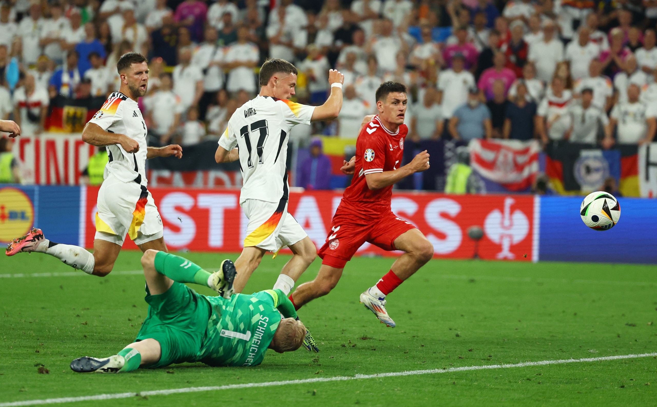 Euro 2024: Thắng kịch tính Đan Mạch, chủ nhà Đức tiến thẳng vào tứ kết- Ảnh 11. Euro 2024: Thắng kịch tính Đan Mạch, chủ nhà Đức tiến thẳng vào tứ kết- Ảnh 11.