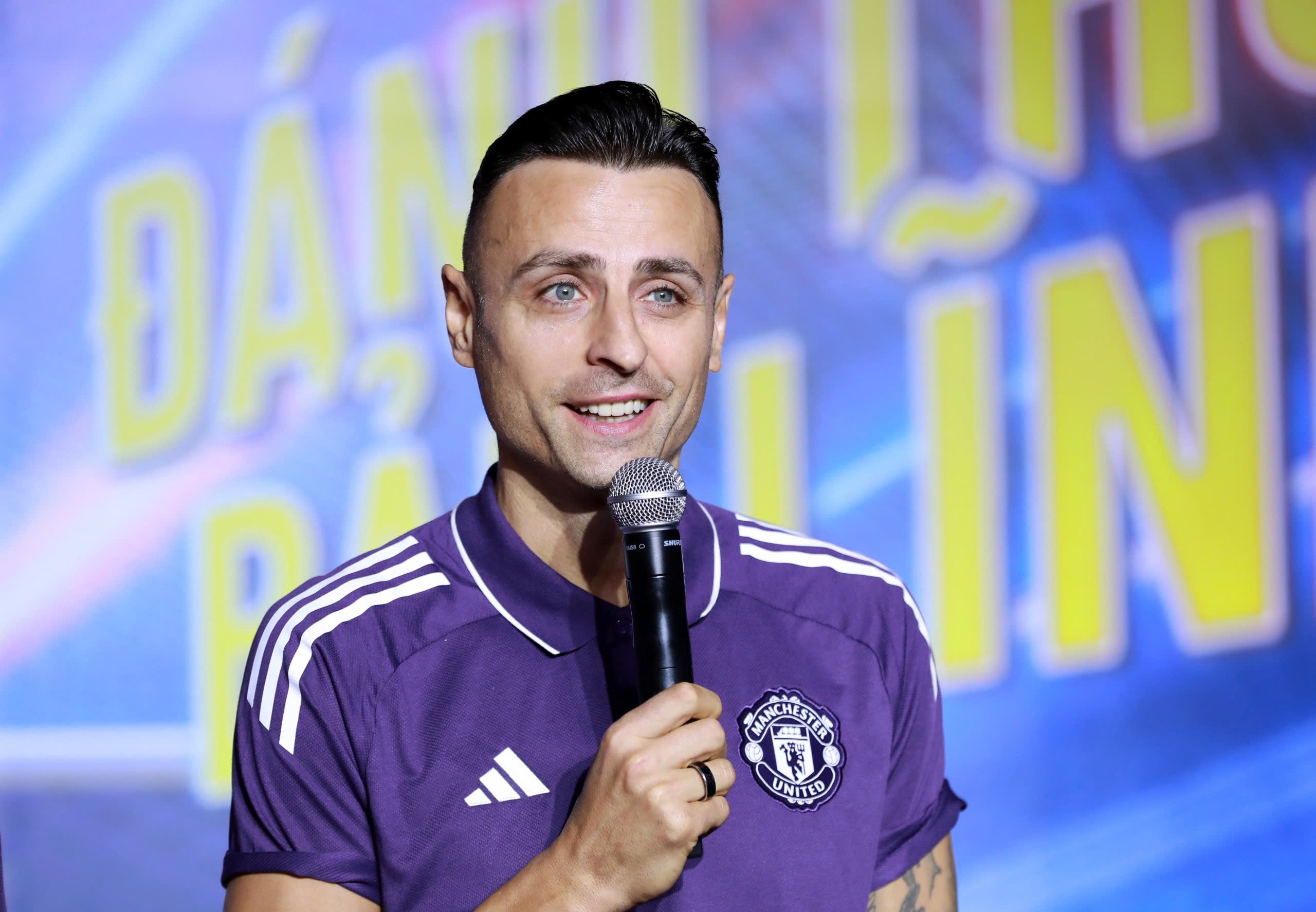 Bộ tứ huyền thoại M.U đối đầu nhau khi dẫn dắt 4 đội bóng đá đường phố Việt Nam- Ảnh 3. Bộ tứ huyền thoại M.U đối đầu nhau khi dẫn dắt 4 đội bóng đá đường phố Việt Nam- Ảnh 3.