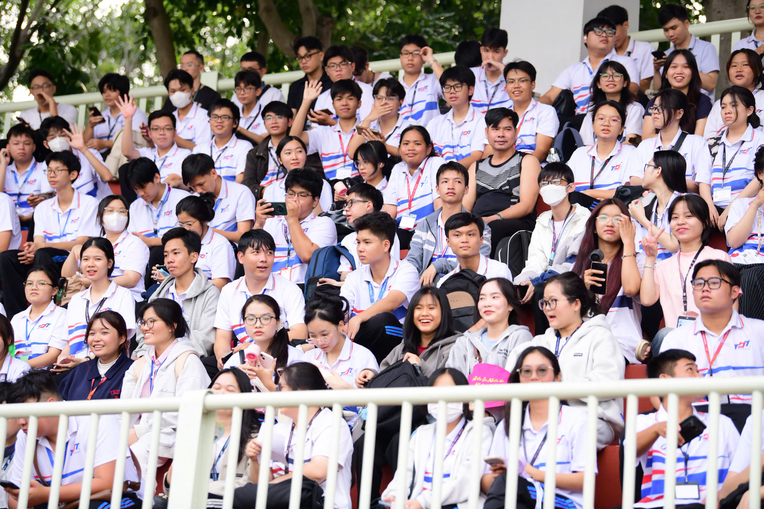 bóng đá công nhân - Ảnh 3.