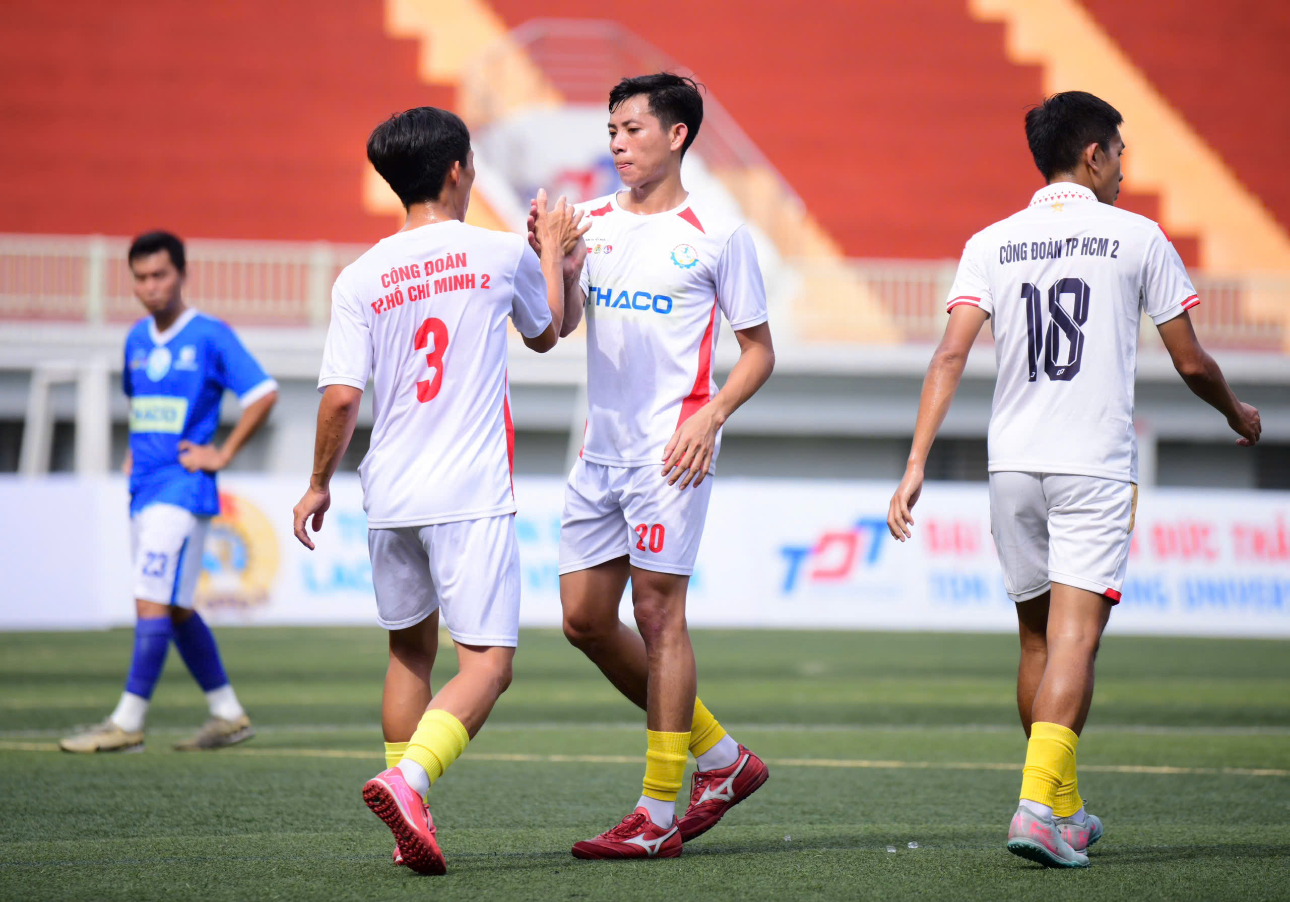 bóng đá công nhân - Ảnh 6.