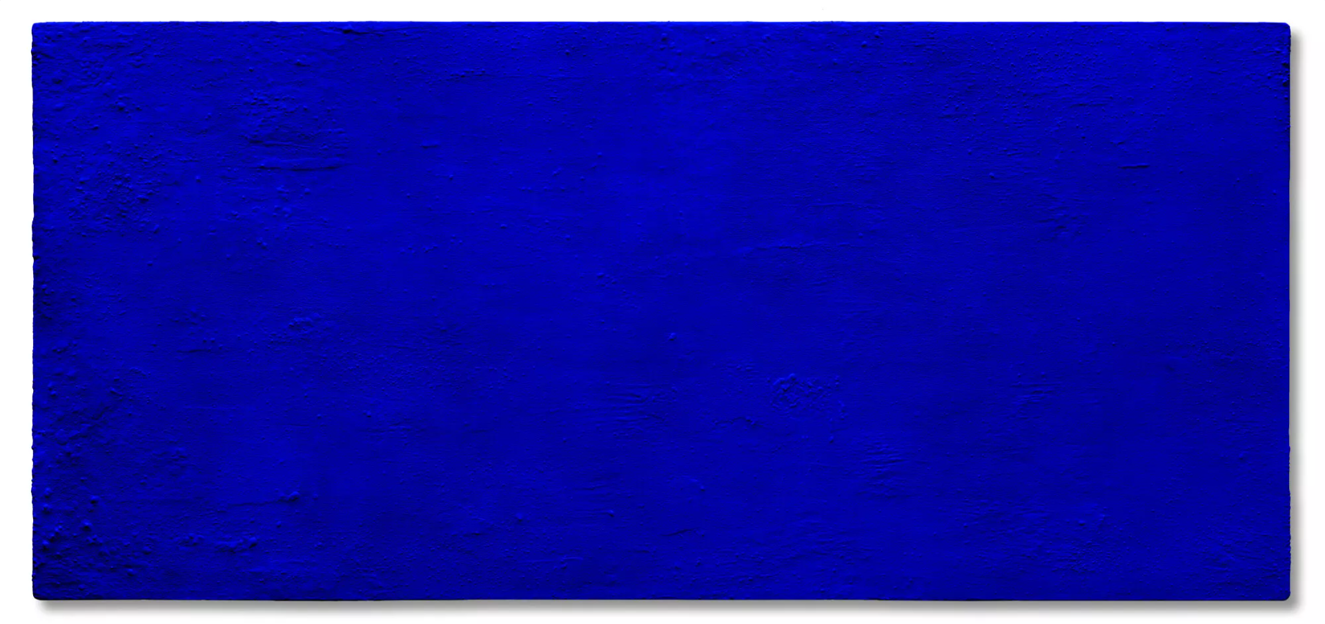 Bức tranh rộng gần 4 m, cao gần 2 m chỉ toàn màu xanh được mua với giá 21 triệu USD: Bí mật nằm ở đâu?- Ảnh 1.