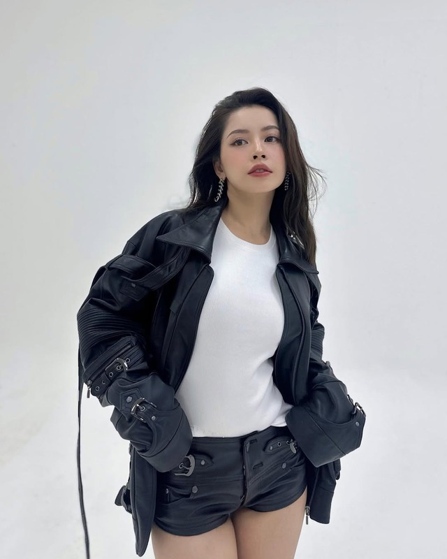 Thể hiện ‘chất’ riêng phá cách với trang phục vải da- Ảnh 3.