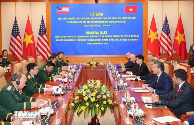 Bộ trưởng Bộ Chiến tranh Mỹ thăm chính thức Việt Nam - Ảnh 2.