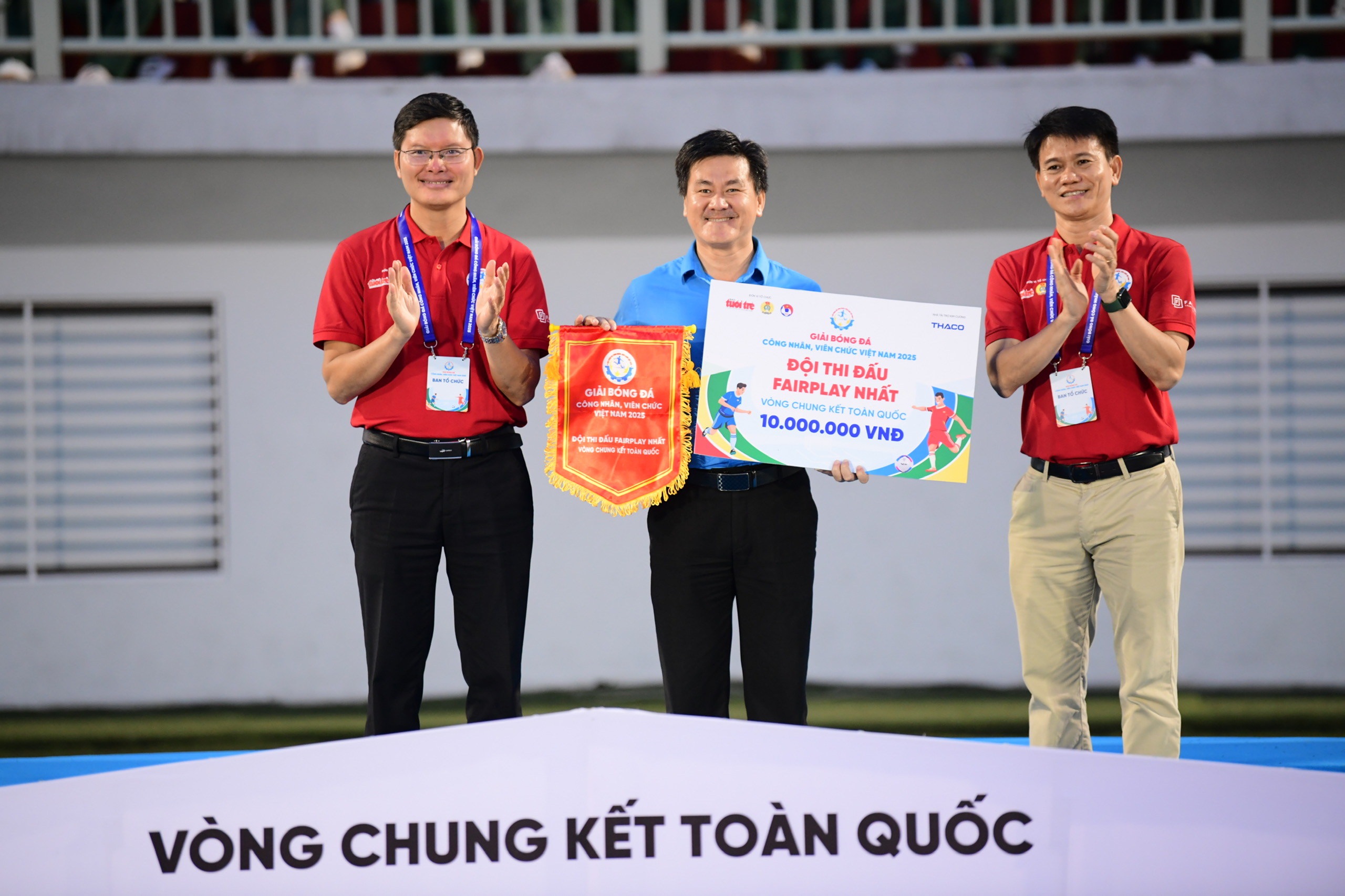 Nguyễn Anh Sơn giành danh hiệu Cầu thủ xuất sắc nhất Giải bóng đá công nhân, viên chức Việt Nam 2025 - Ảnh 3.