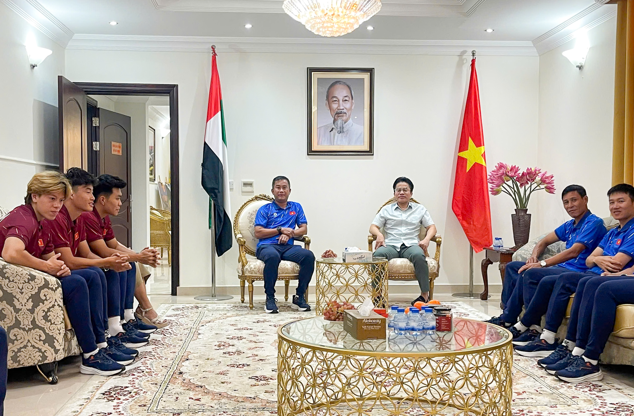 Được thầy Kim giao phó, quyền HLV trưởng U.23 Việt Nam làm điều đặc biệt tại UAE- Ảnh 2.