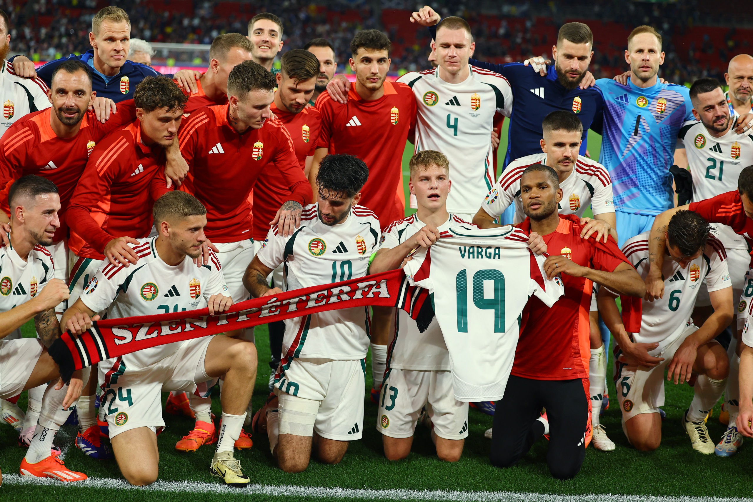 Euro 2024: Sau chấn thương kinh hoàng ở mặt, tuyển thủ Hungary giờ ra sao?- Ảnh 7.