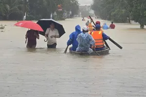 Biển Đông và miền Trung có thể phải hứng tiếp cơn bão số 13