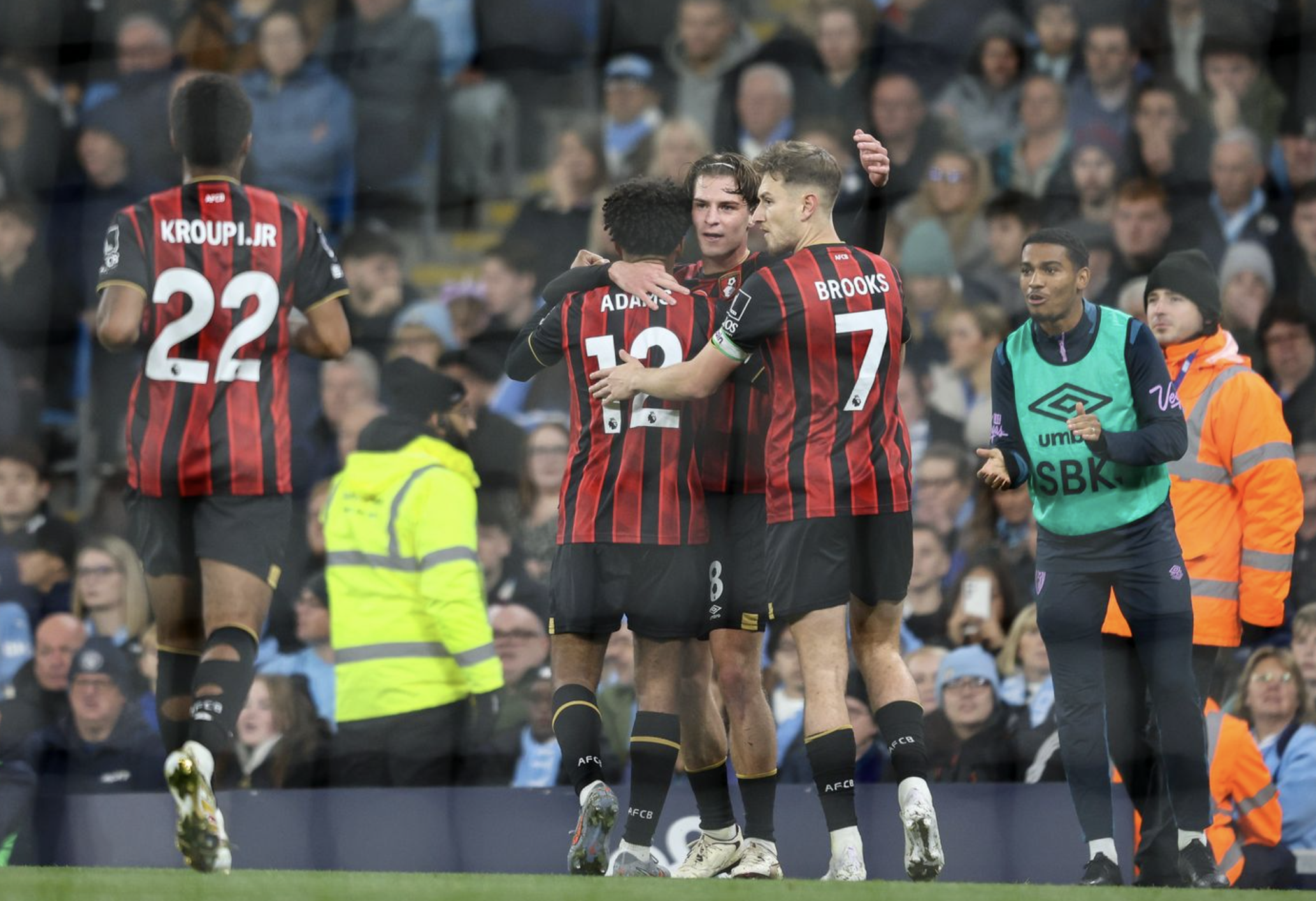 Haaland bùng nổ, Man City lên ngôi nhì Ngoại hạng - Ảnh 3.