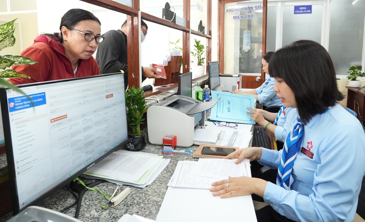 Tin tức sáng 3-11: Sẽ có chức danh giáo viên chính, giáo viên cao cấp với mức lương rất cao 1 giáo viên - Ảnh 2.