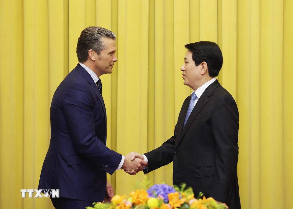 Chủ tịch nước Lương Cường tiếp Bộ trưởng Bộ Chiến tranh Mỹ - Ảnh 3.