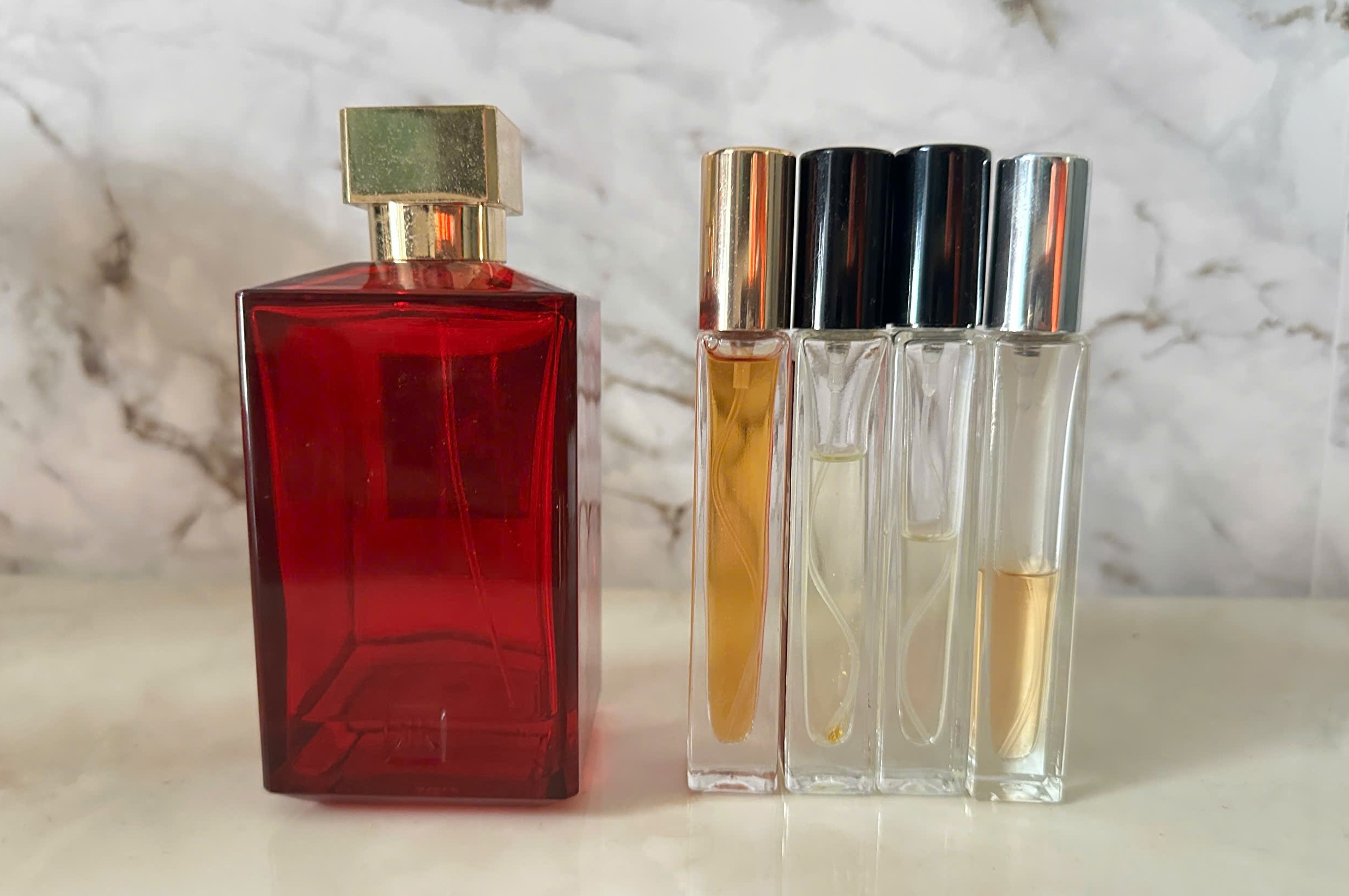 Nước hoa chai to chiết ra bán lẻ, có vi phạm pháp luật?- Ảnh 2.