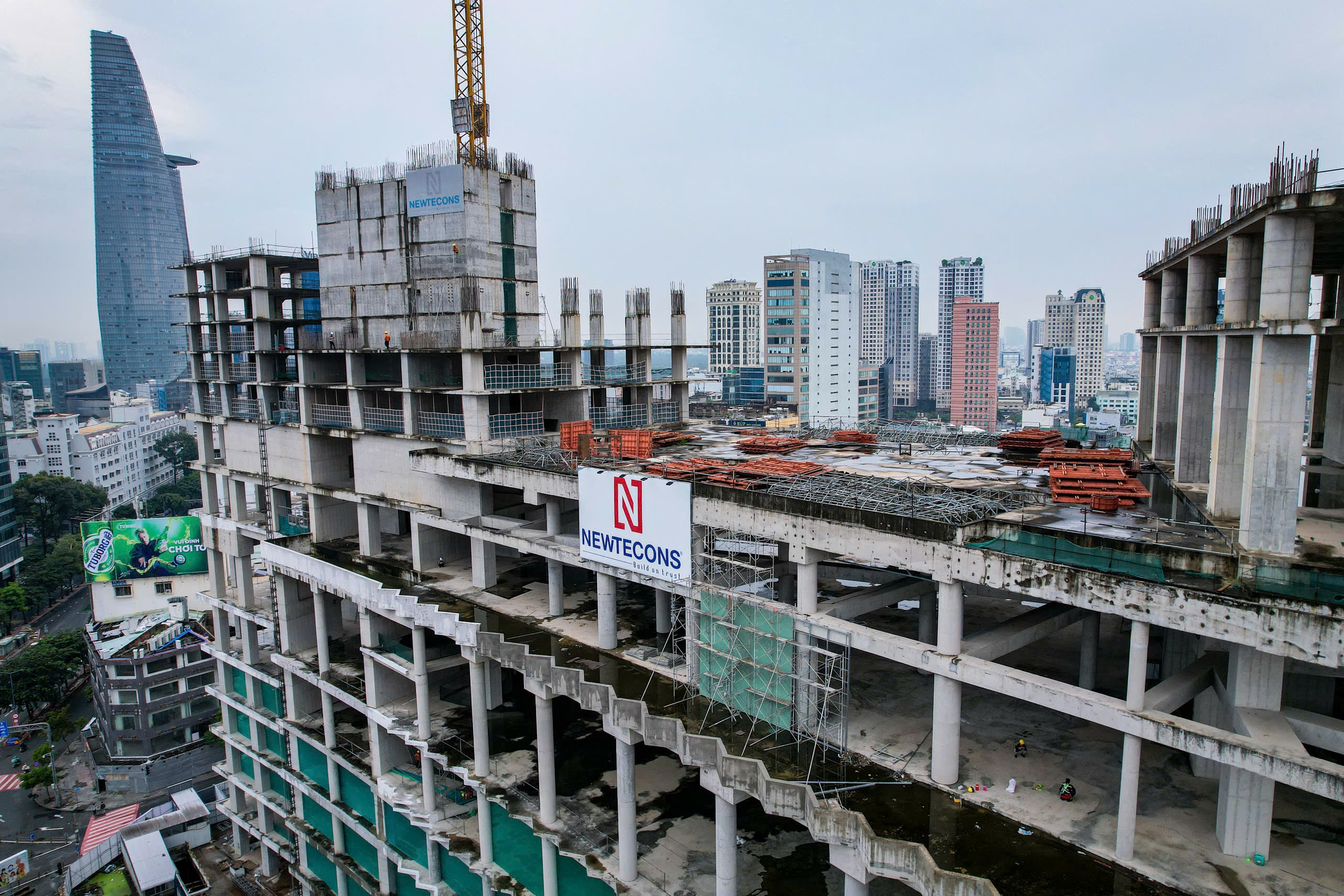 TP.HCM: Cần cẩu 'đứng gác' 3 năm dự án tứ giác Bến Thành, vì sao chưa tháo?- Ảnh 5.