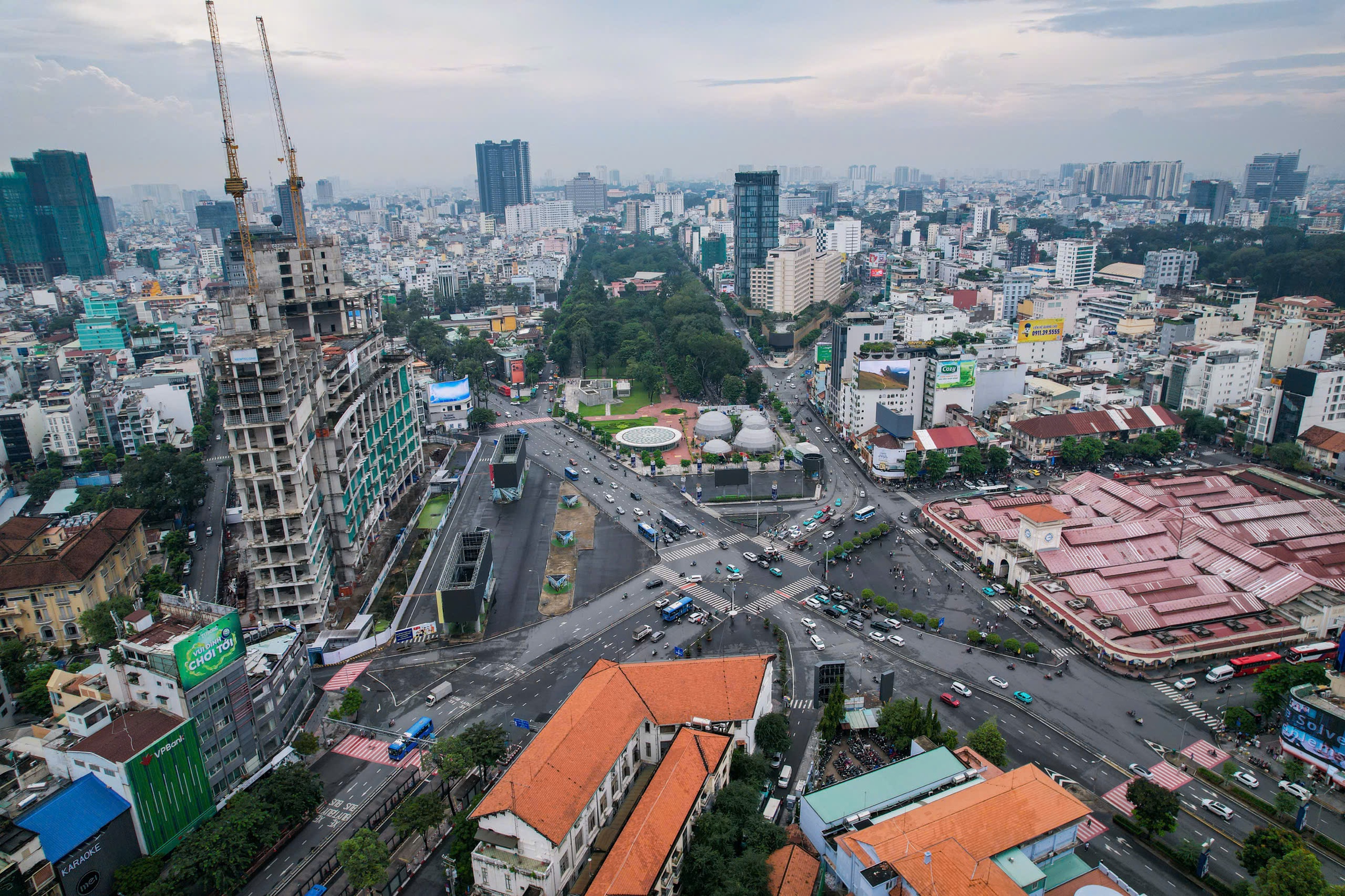 TP.HCM: Cần cẩu 'đứng gác' 3 năm dự án tứ giác Bến Thành, vì sao chưa tháo?- Ảnh 6.