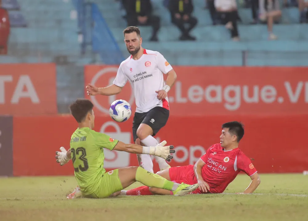 ha-gia-lai-thang-van-nam-duoi-day-bang-ninh-binh-lai-thang (1).jpg