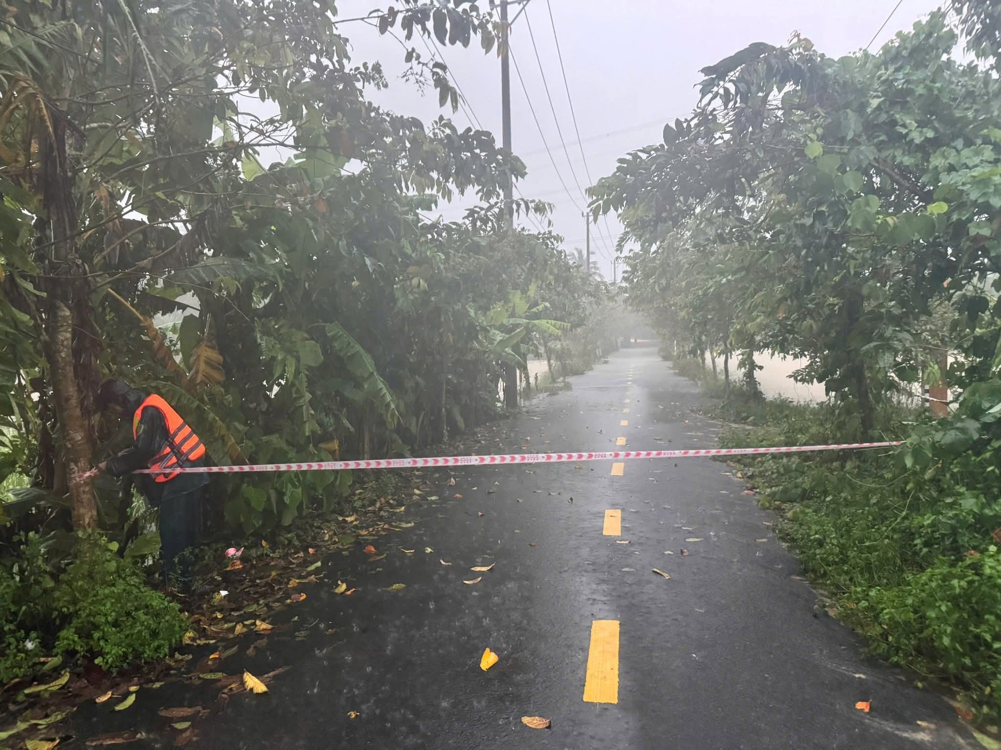 Đà Nẵng: Mưa lớn từ rạng sáng, nhiều khu vực trung tâm ngập sâu- Ảnh 7.