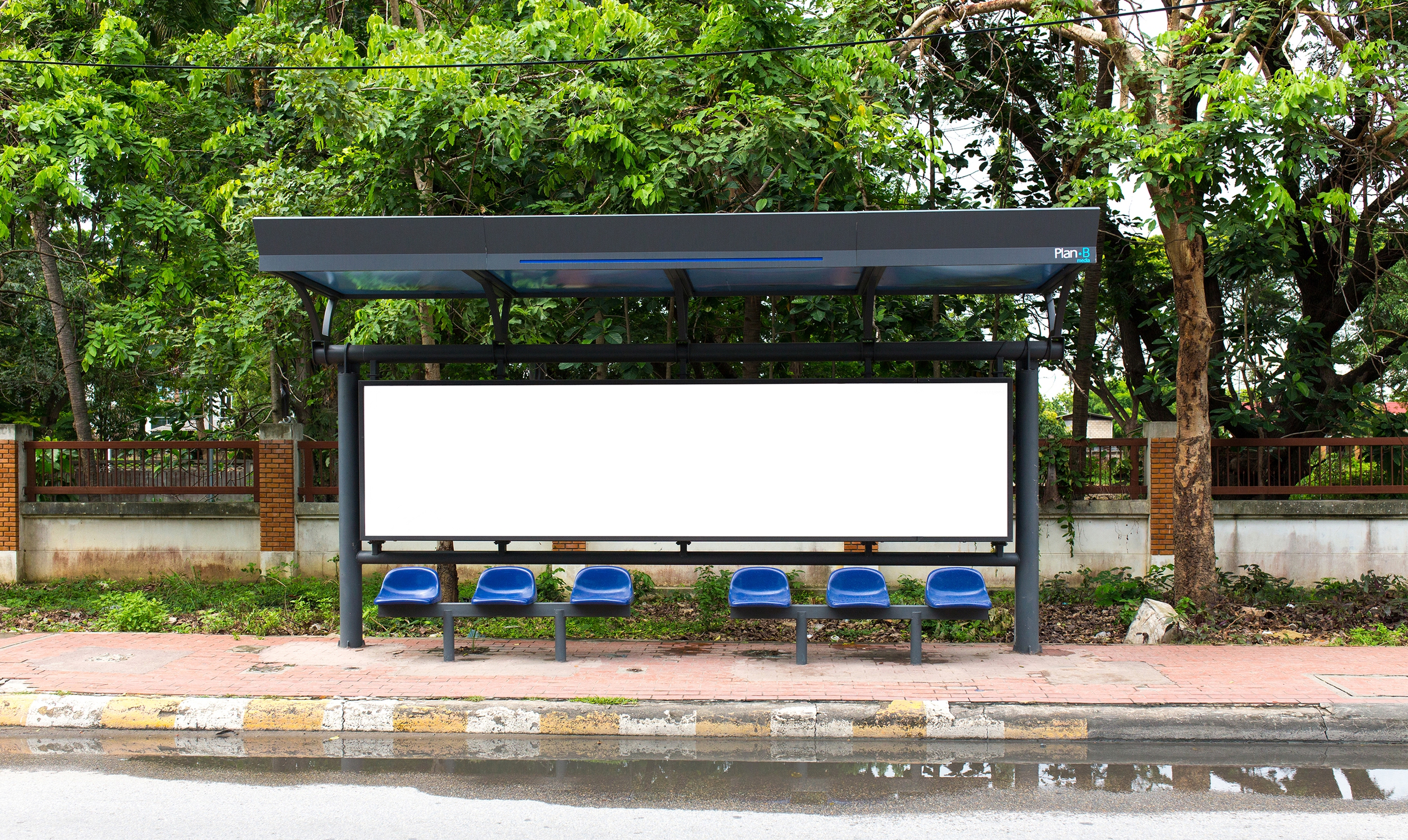 Để người chờ xe buýt được chở che - Ảnh 5. Để người chờ xe buýt được chở che - Ảnh 5.