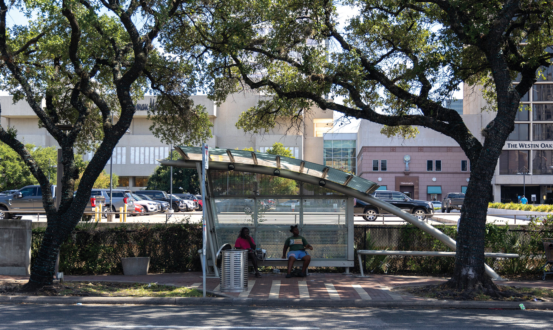 Để người chờ xe buýt được chở che - Ảnh 8. Để người chờ xe buýt được chở che - Ảnh 8.