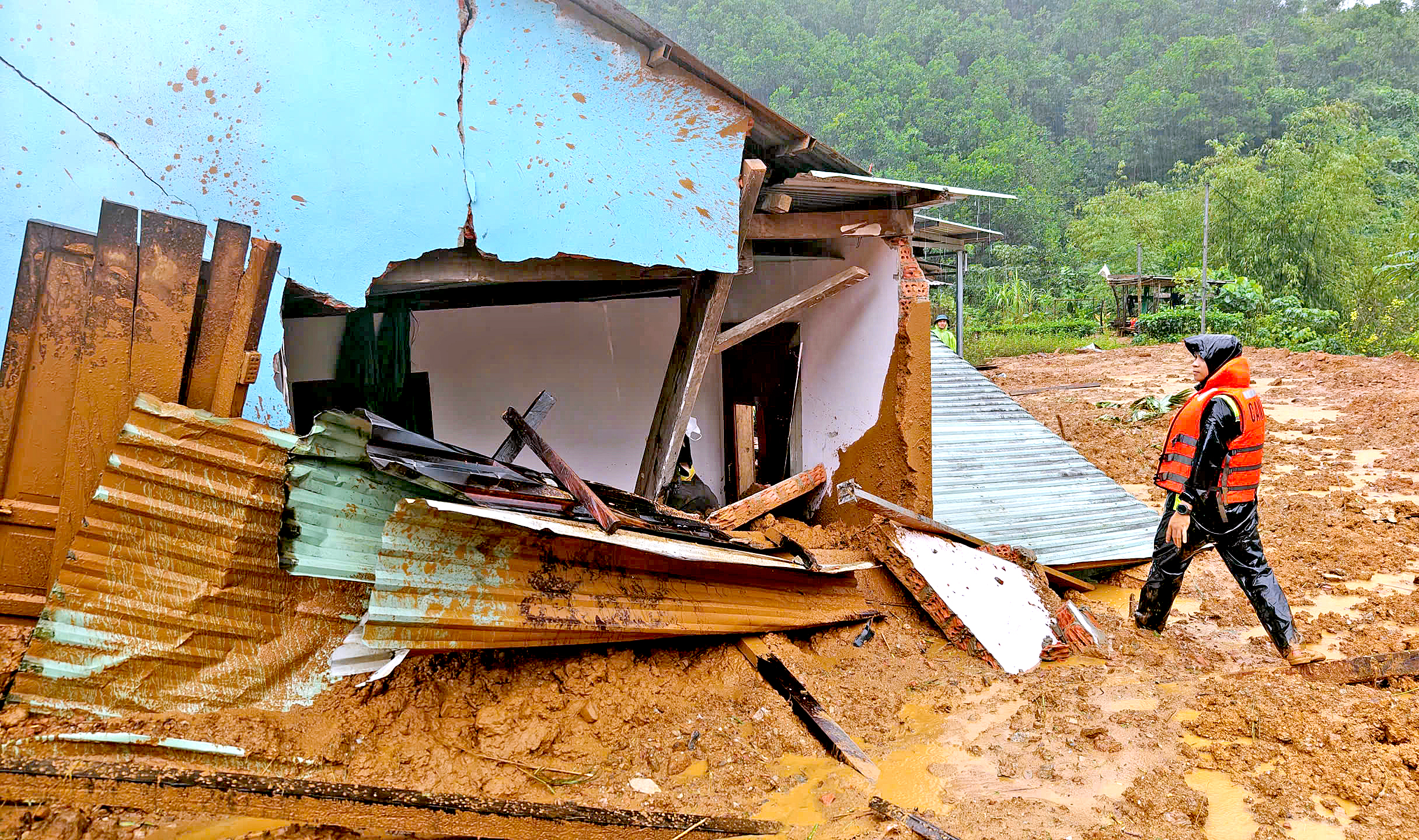 Đà Nẵng chi 210 tỉ đồng về 72 xã, phường để khắc phục hậu quả thiên tai - Ảnh 2.