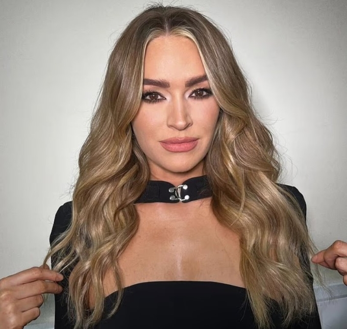 Laura Woods bắt đầu sự nghiệp tại Sky Sports, và đã vươn lên vị trí dẫn chương trình chính tại đài truyền hình kình địch TNT. Ảnh: Instagram / laurawoodsy
