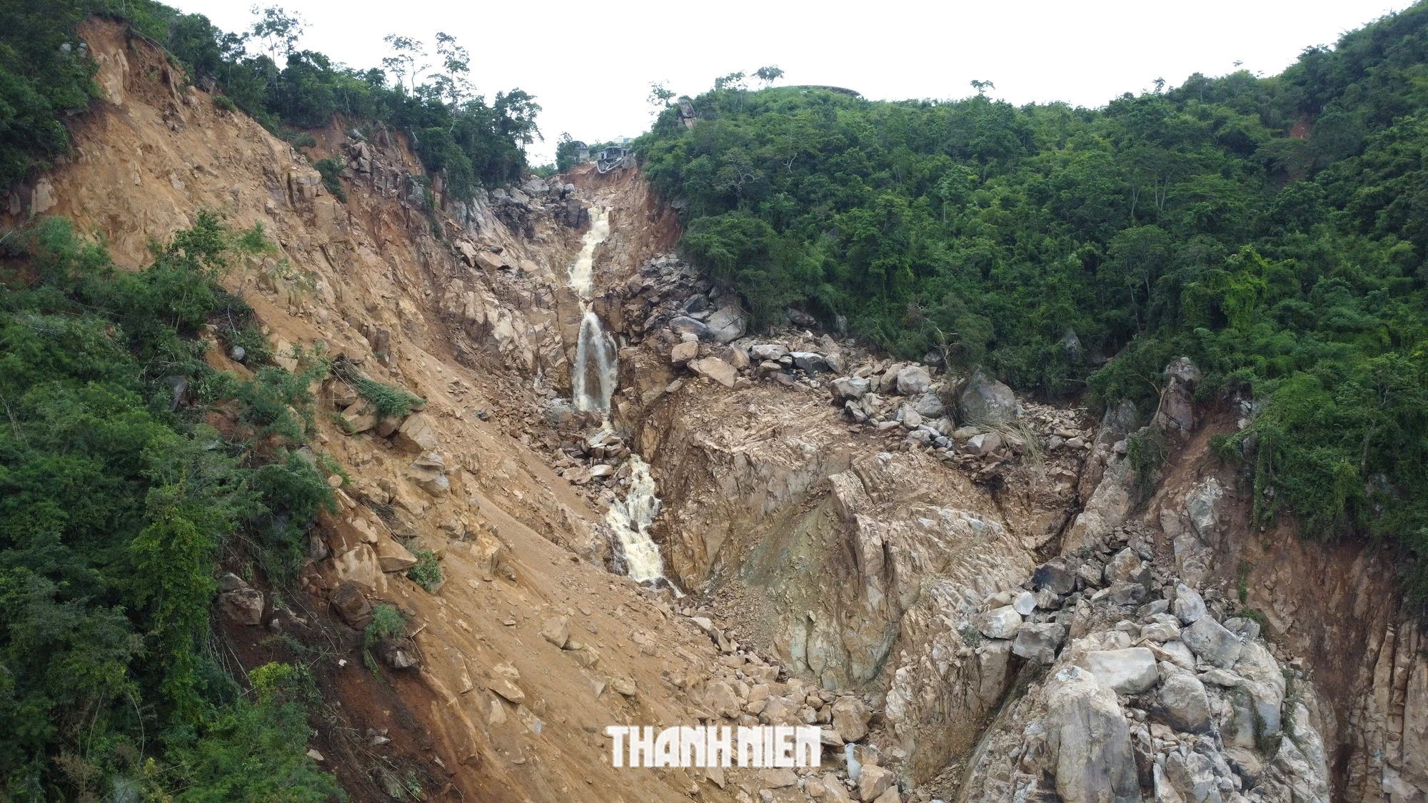 Vỡ hồ chứa nước ở Tuy Phong: Cận cảnh 'ao chứa' rộng tới 18 ha - Ảnh 5.