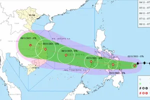 Bão KALMAEGI mạnh lên nhanh, đang giật cấp 15