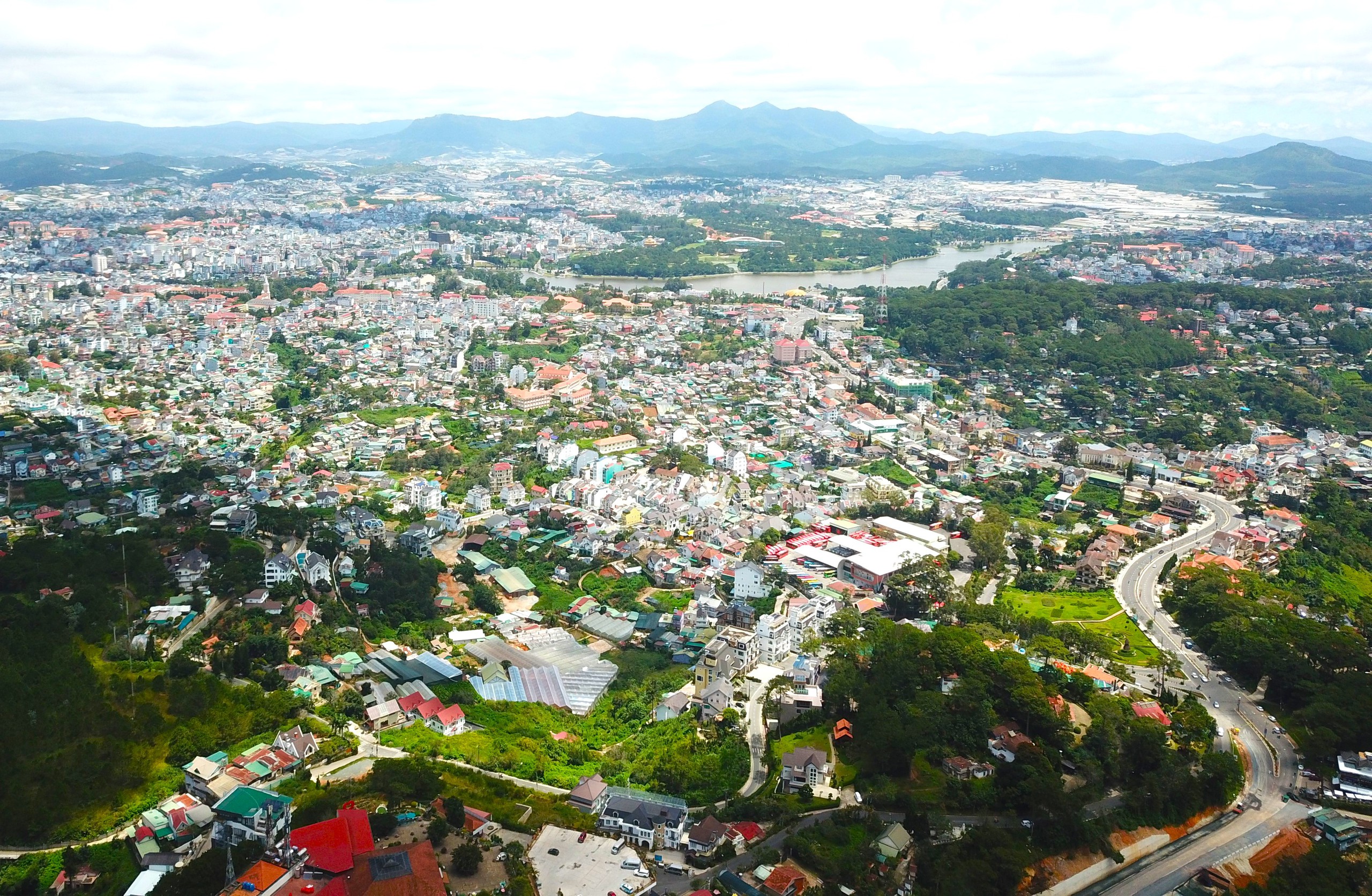 Chi tiết 6 Tổ công tác tháo gỡ khó khăn cho 288 dự án ở Lâm Đồng - Ảnh 2.