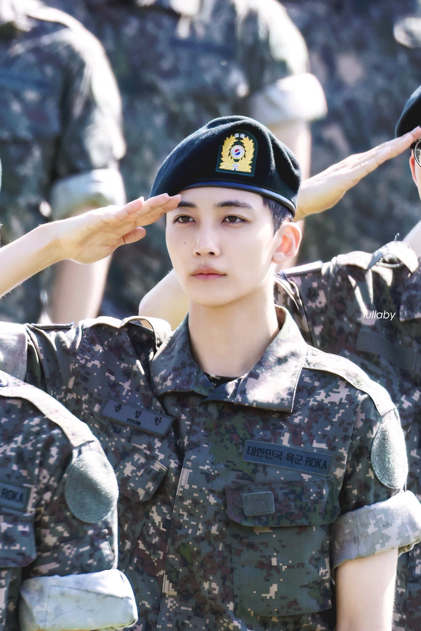 Mỹ nam đẹp đến mức sáng bừng cả Bộ Quốc phòng, ai nhìn cũng muốn đi nhập ngũ- Ảnh 3.