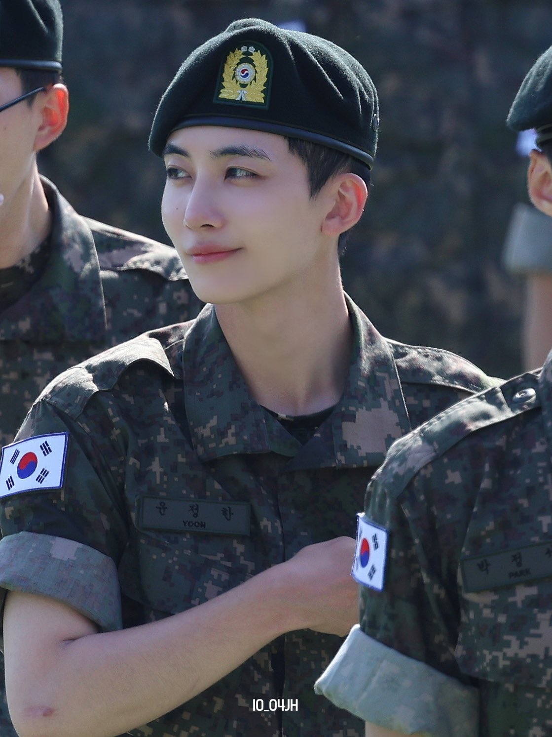 Mỹ nam đẹp đến mức sáng bừng cả Bộ Quốc phòng, ai nhìn cũng muốn đi nhập ngũ- Ảnh 7.