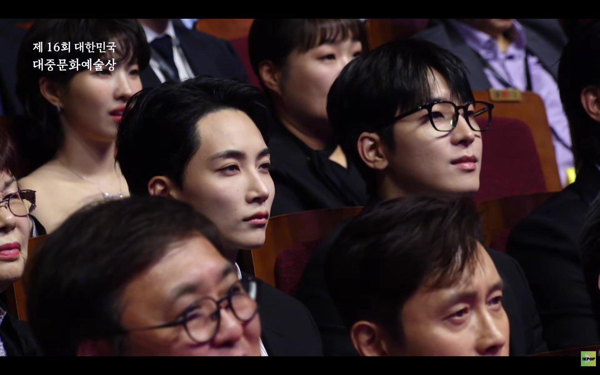 Mỹ nam đẹp đến mức sáng bừng cả Bộ Quốc phòng, ai nhìn cũng muốn đi nhập ngũ- Ảnh 9.