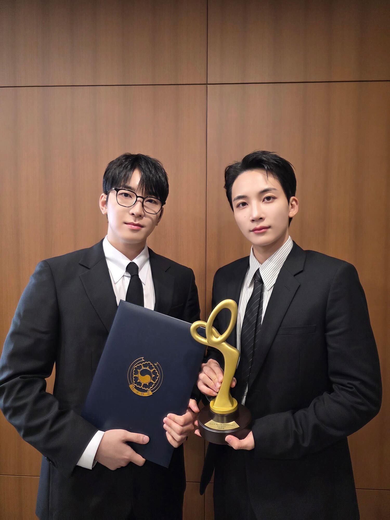 Mỹ nam đẹp đến mức sáng bừng cả Bộ Quốc phòng, ai nhìn cũng muốn đi nhập ngũ- Ảnh 10.