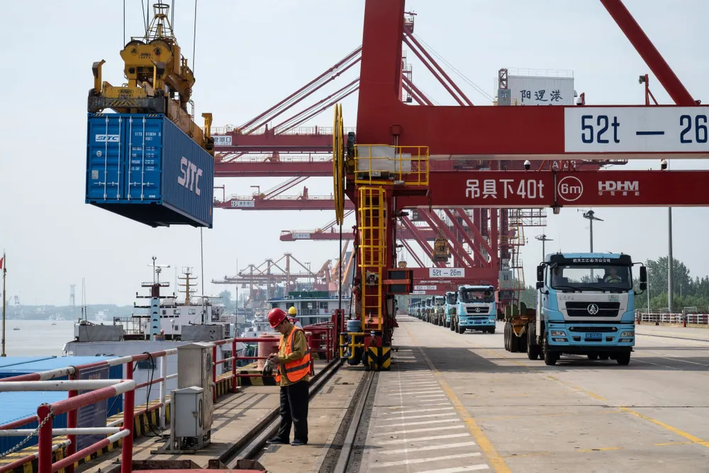 Hàng hoá tại một cảng ở Trung Quốc. Ảnh: THE NEW YORK TIMES Quan hệ Mỹ-Trung tiến triển tích cực hậu thượng đỉnh Trump-Tập