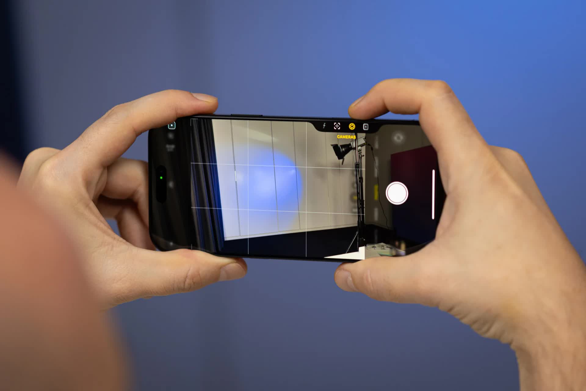 Apple phát hành iOS 26.1, hỗ trợ tiếng Việt cho AI - Ảnh 2.