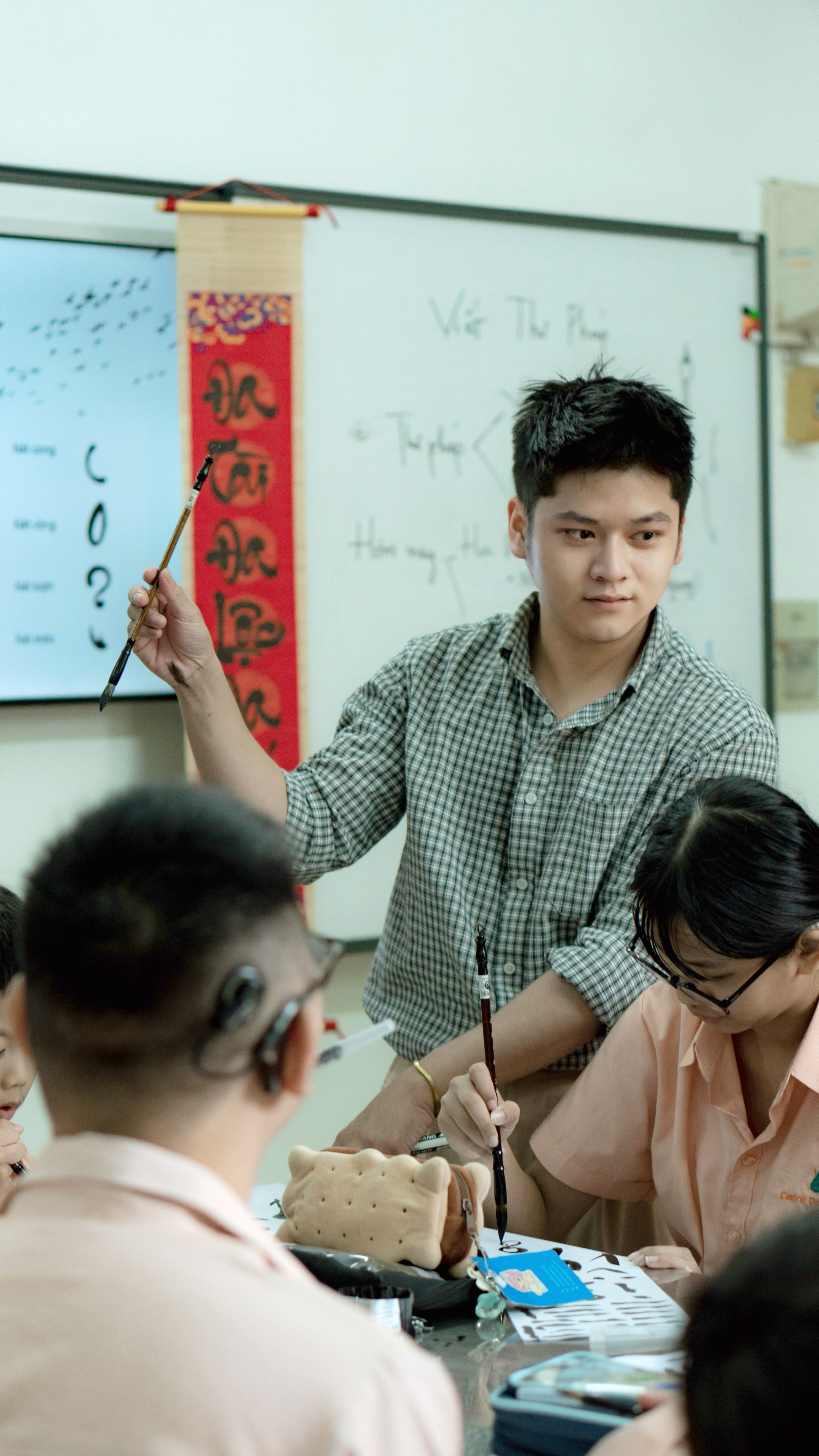 “Thầy giáo mùa xuân” của người khiếm thính - Ảnh 2.