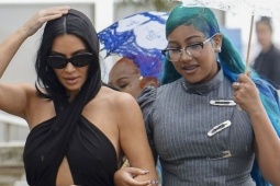 Con gái 12 tuổi của Kim Kardashian gây tranh cãi khi xỏ khuyên ngón tay